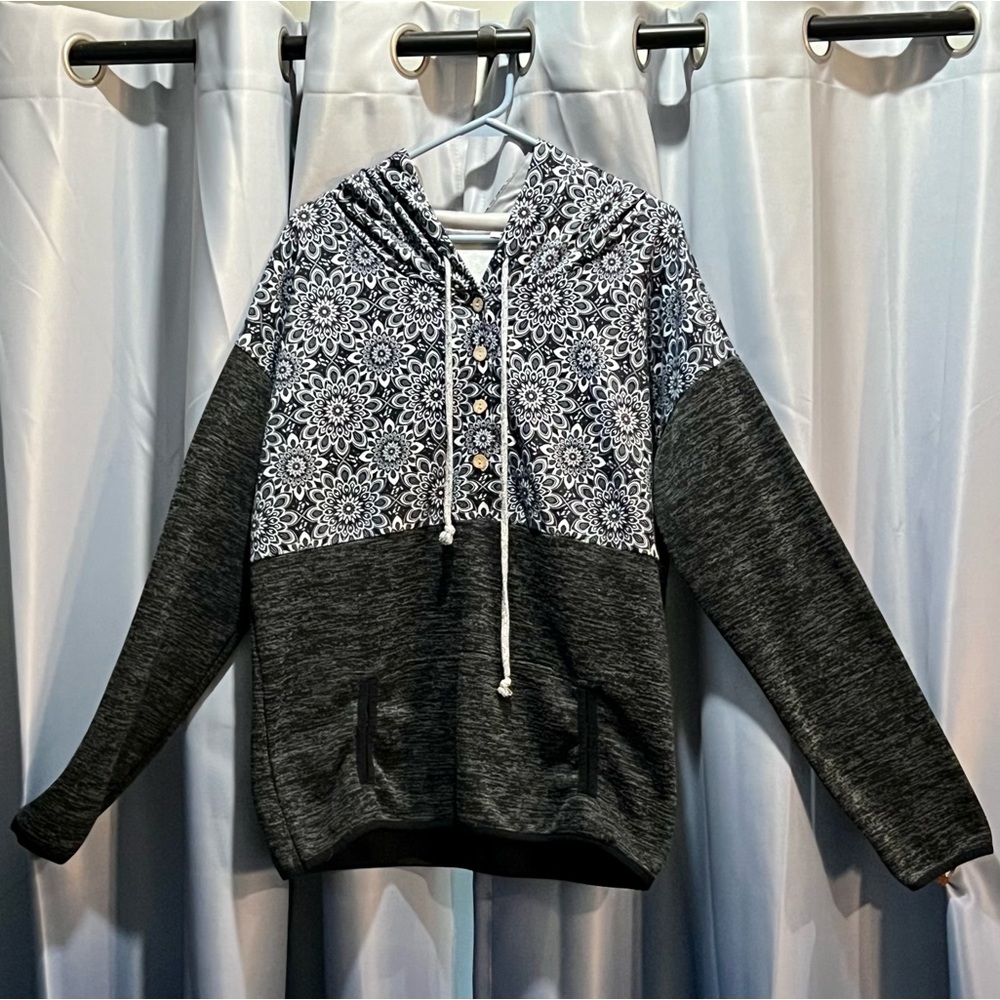 💜 BOGO Ladies Hoodie - size XL